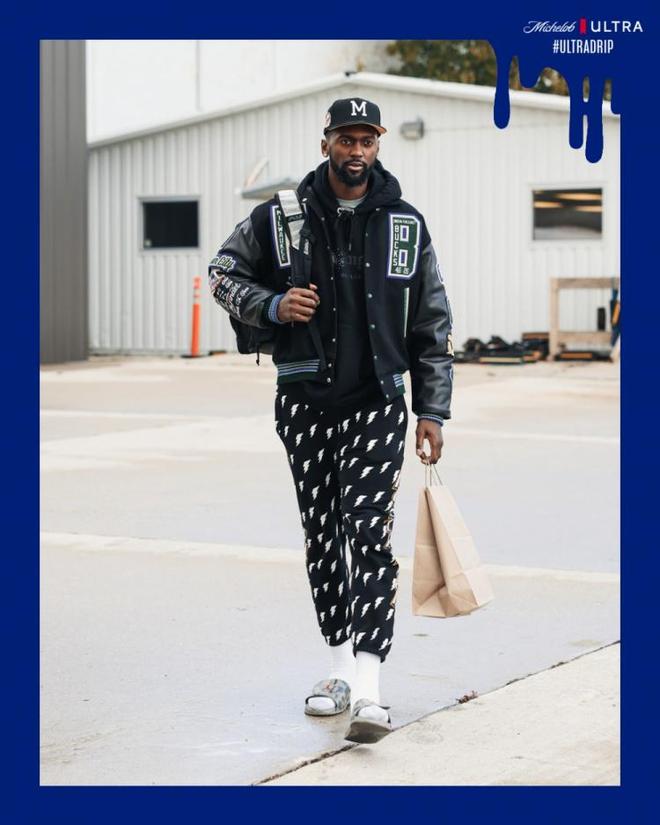 早报：拥有地表最强人类的从容感……怎么，你们没有吗？（早报：拥有地表最强人类的底气与从容——怎么，你们没有？）