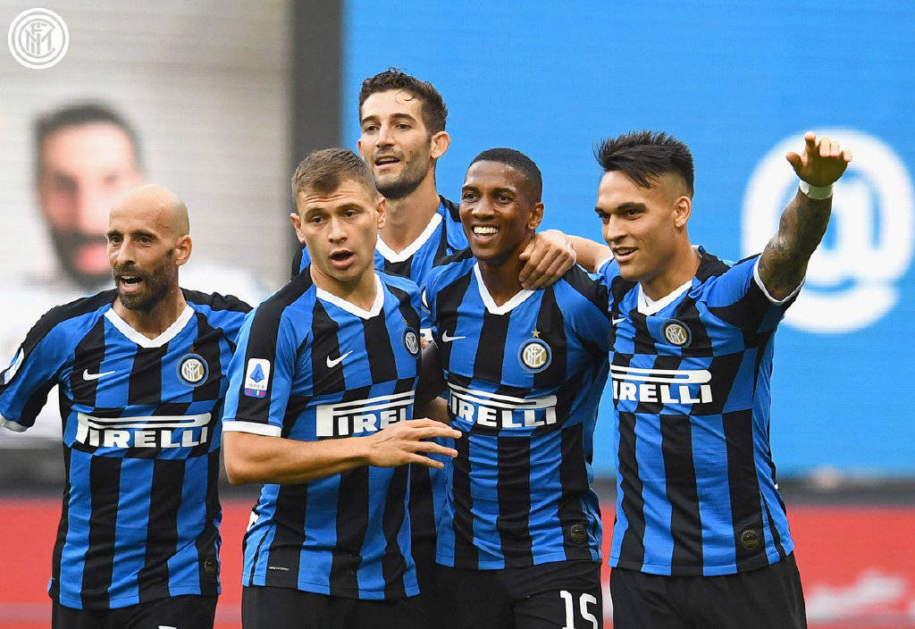 对曼联双响助维拉延续连胜势头，罗杰斯当选英超第17轮最佳（对阵曼联梅开二度助维拉续写连胜，罗杰斯当选英超第17轮最佳）