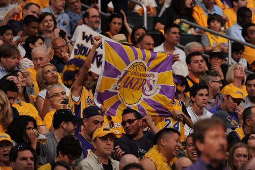 国安备战足协杯决赛，法比奥入选，韩佳奇随队助战，球队士气高昂。（国安冲刺足协杯决赛：法比奥入选名单，韩佳奇随队出征，士气正旺）