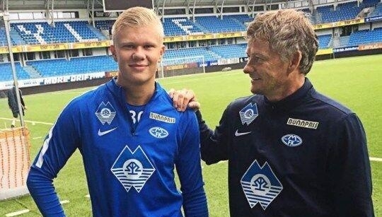 荷媒：阿贾克斯将日本国脚富安健洋列入潜在引援名单（荷媒：阿贾克斯将日本国脚富安健洋视为潜在引援目标）