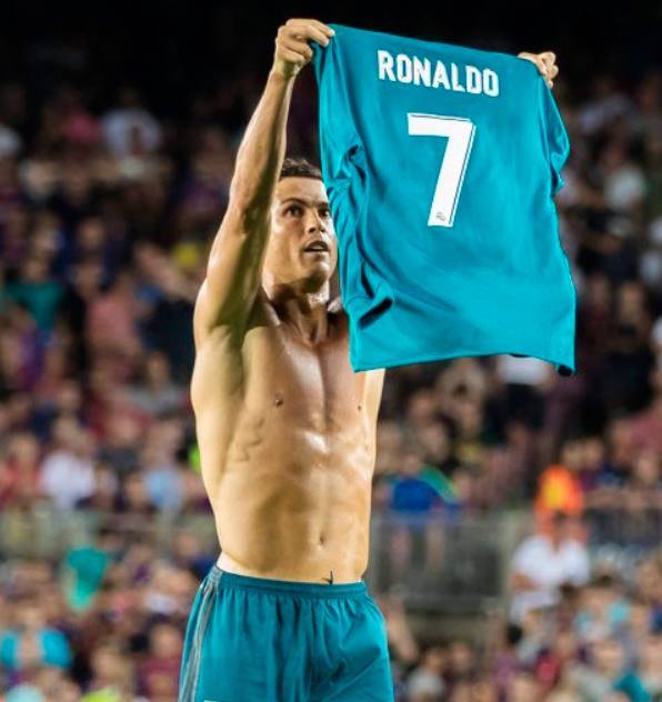 足球的残酷现实（足球世界的冷酷真相）